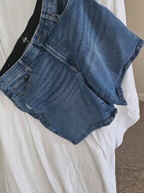 Lularoe blue 7" denim shorts